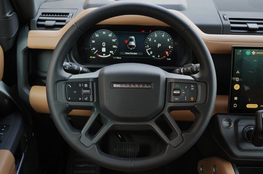 Used 2026 White Land Rover X-Dynamic SE image 18