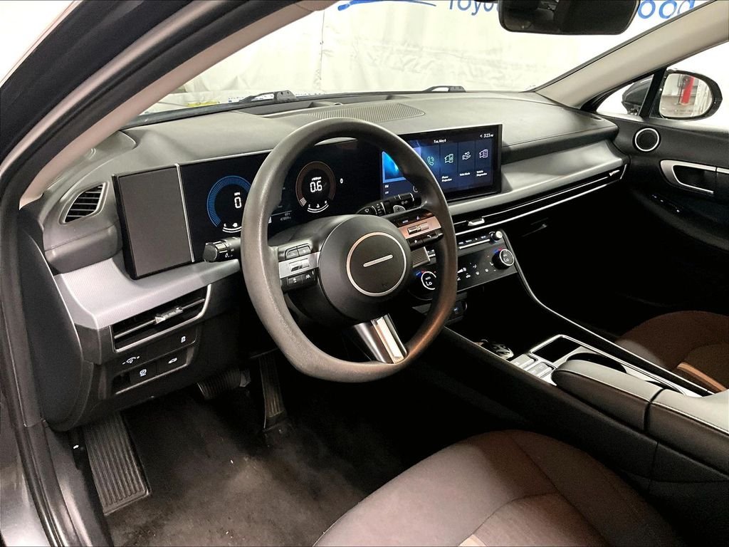 Used 2024 Gray Hyundai SEL image 8