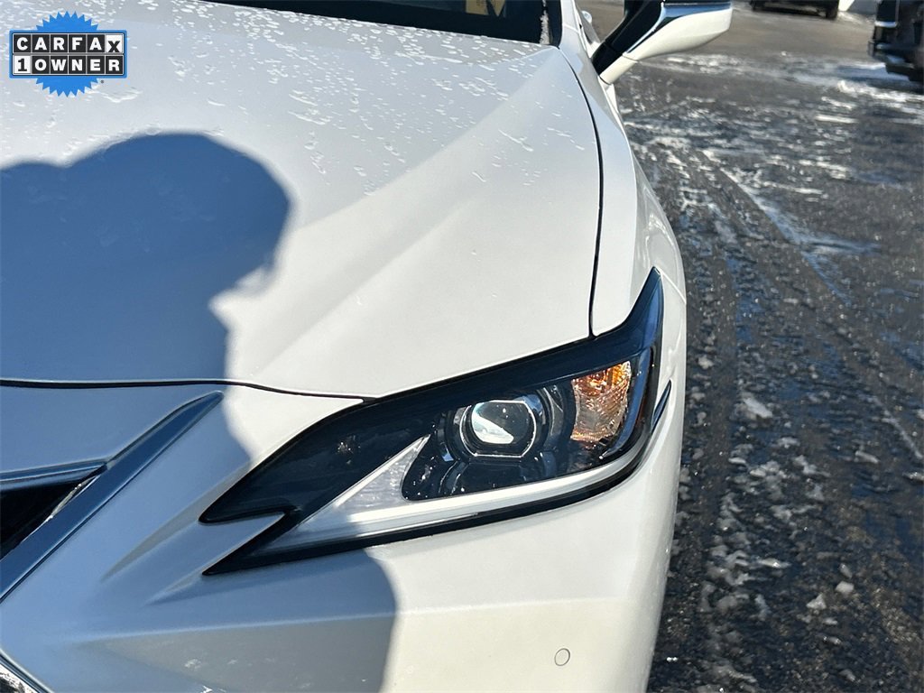 2025 LEXUS ES - Image 9