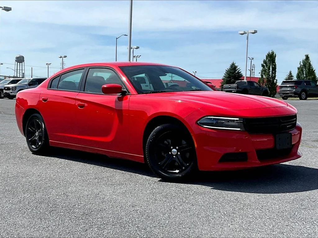 Used 2022 Red Dodge SXT image 1