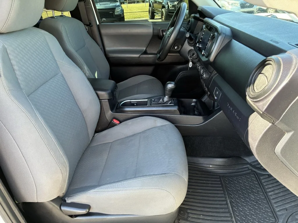 Used 2020 White Toyota SR image 21