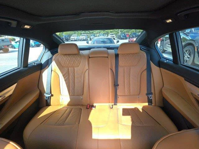 Used 2022 Gray BMW 750i xDrive image 25