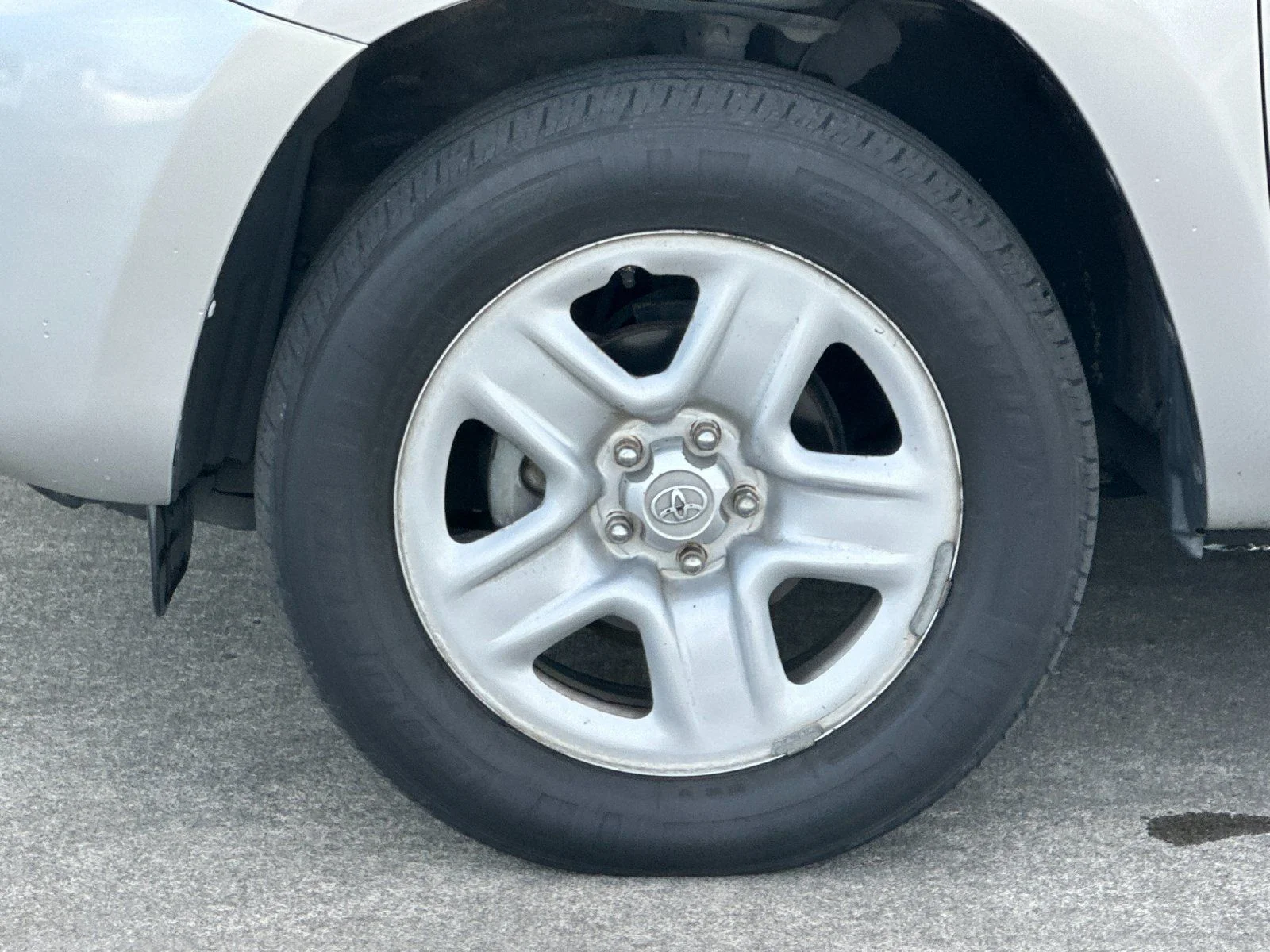 Used 2012 Classic Silver Metallic Toyota Base image 23