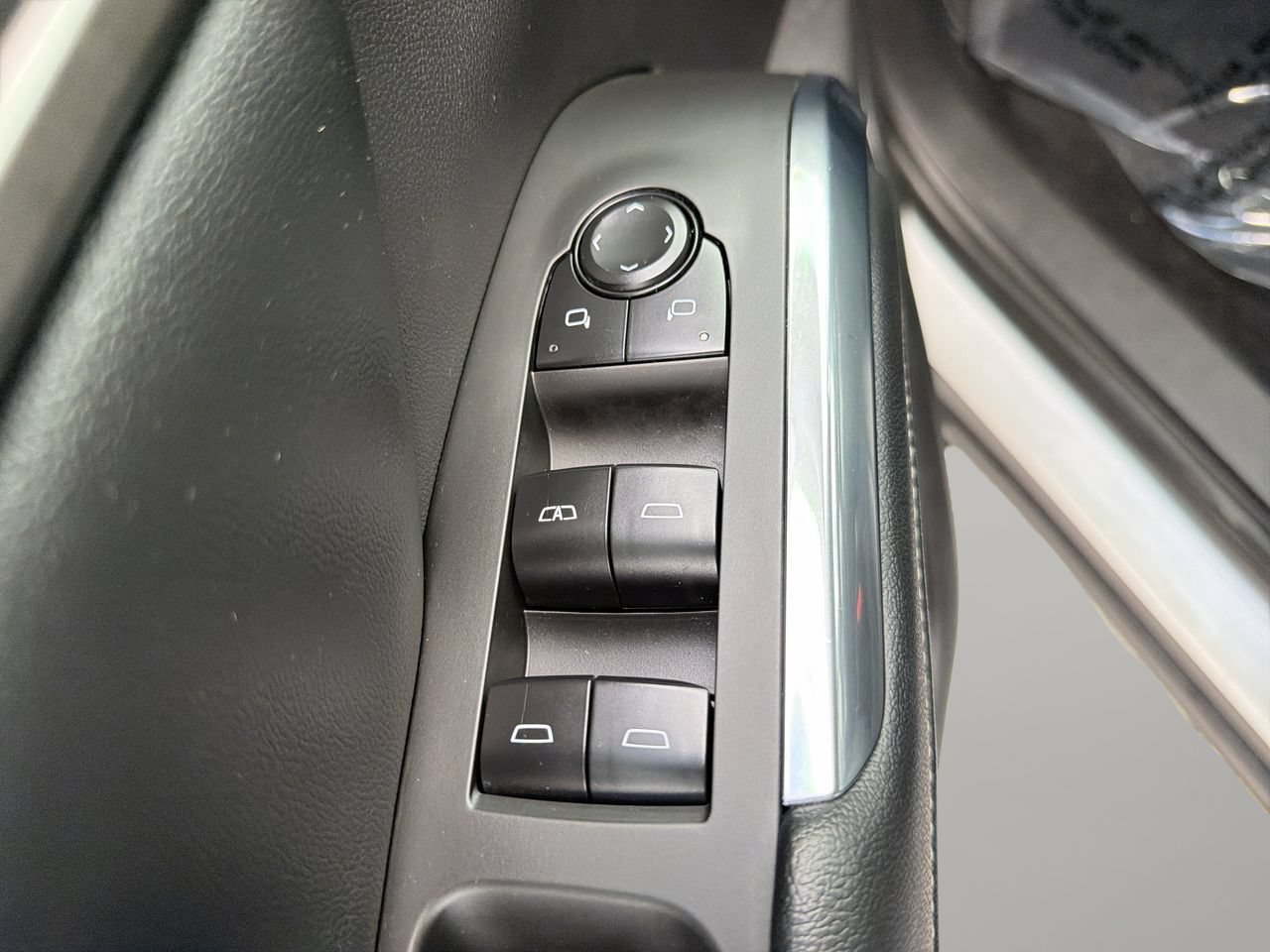 Used 2025 Summit White Chevrolet LT image 19