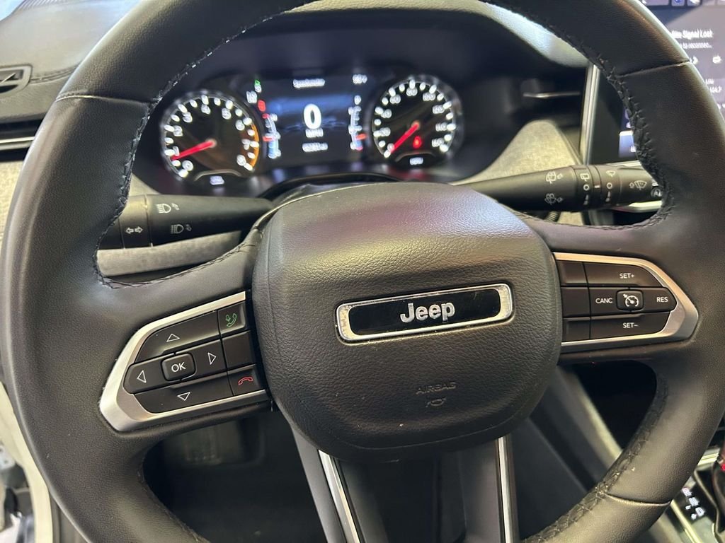 Used 2024 White Jeep Latitude image 18