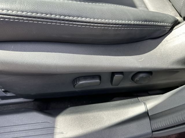Used 2023  Subaru Limited image 12
