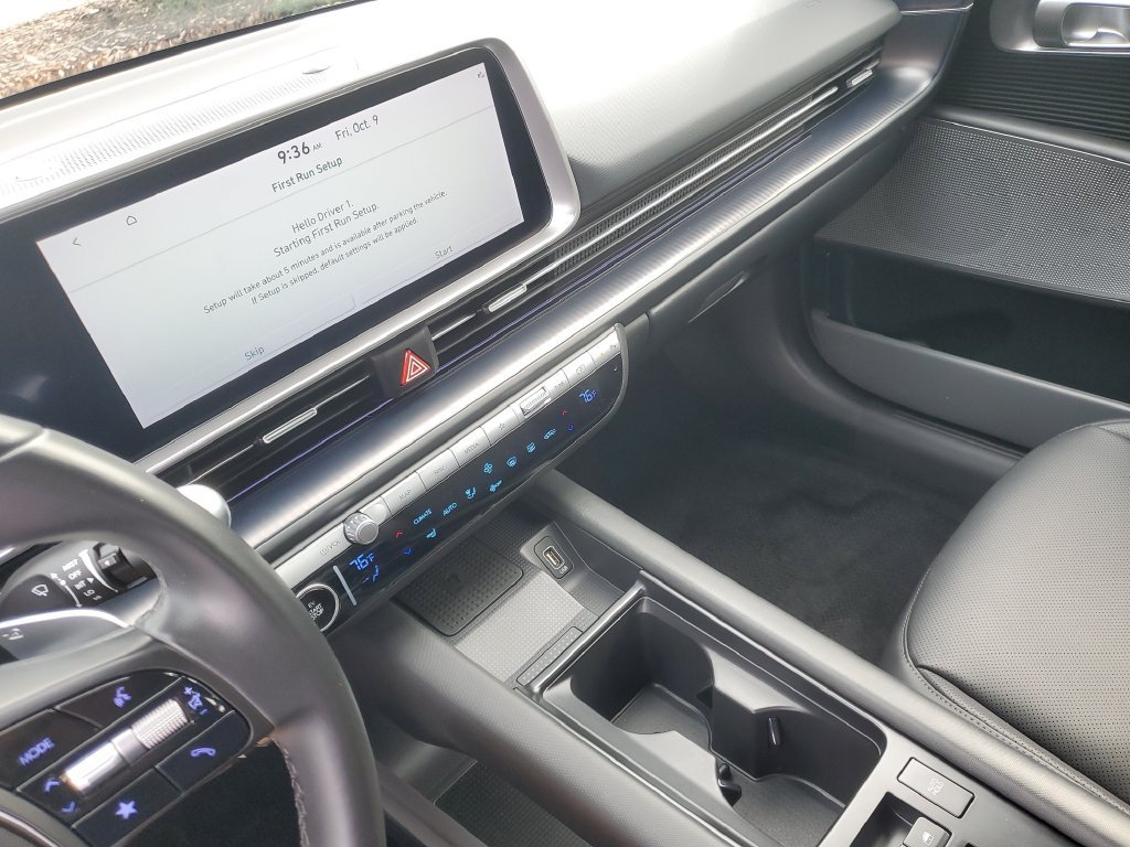 Used 2024 Black Hyundai SEL image 18