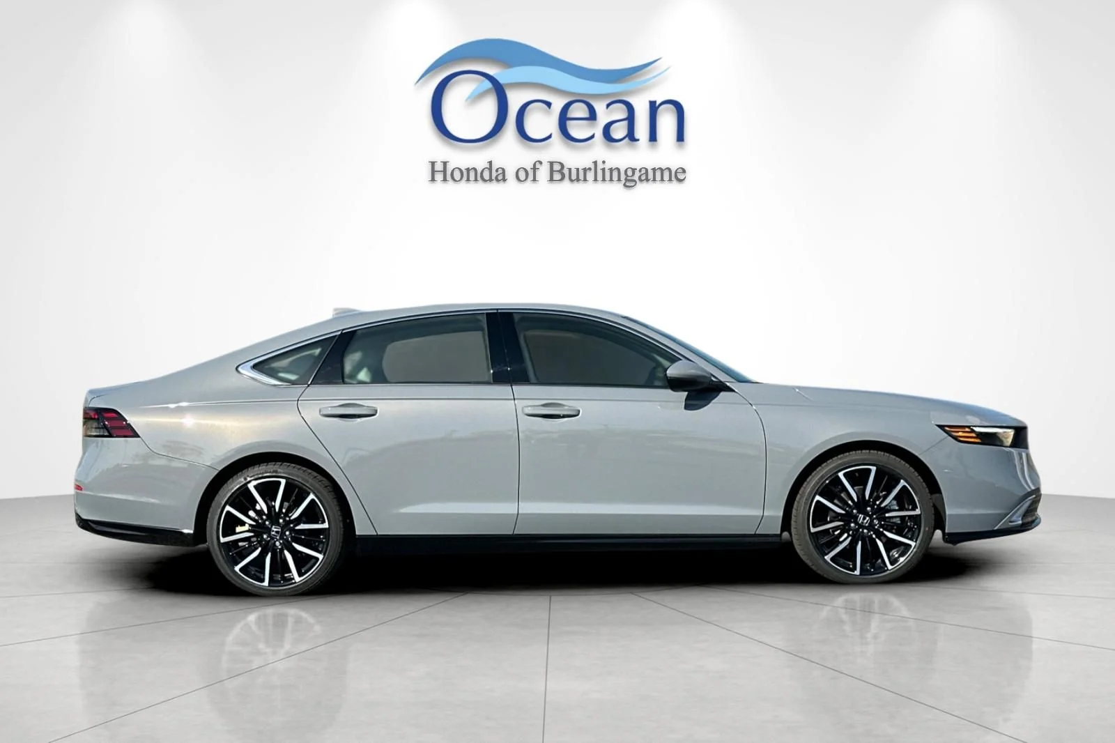 New 2026 Urban Gray Pearl Honda Touring image 3