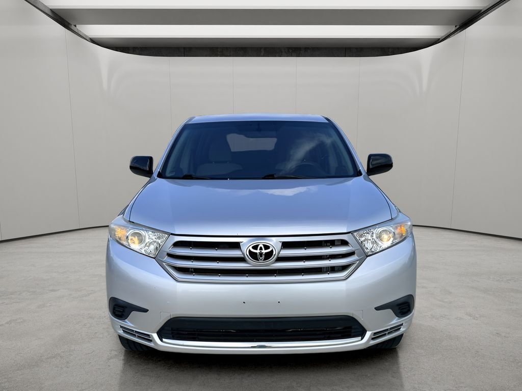 Used 2013 Classic Silver Metallic Toyota  image 8