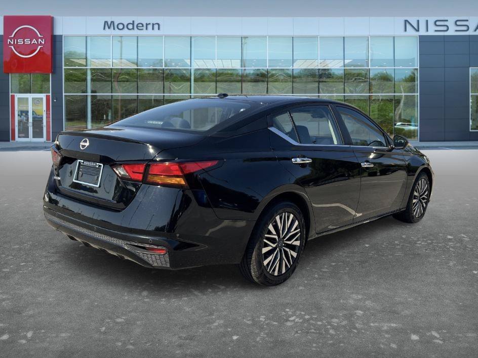 Certified Used 2025 Super Black Nissan SV image 5