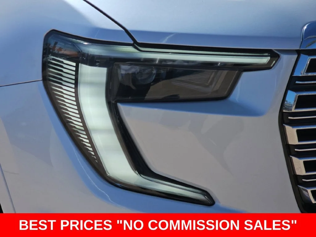 Used 2024 White Frost Tricoat GMC Denali image 36
