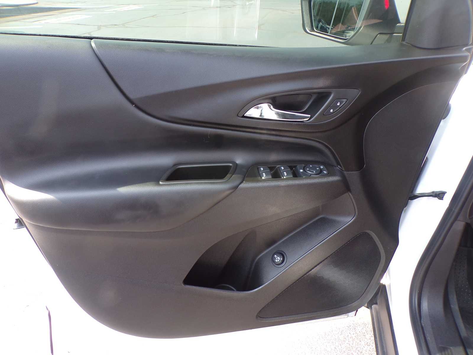 Used 2024 Summit White Chevrolet LT image 9