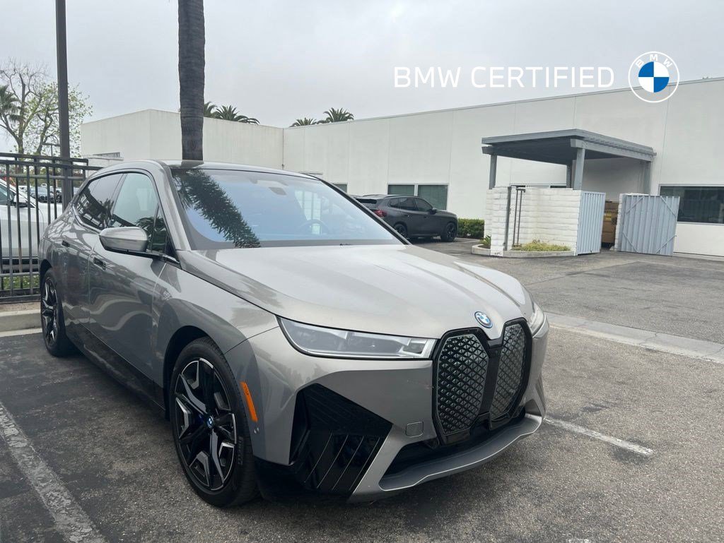 2023 BMW iX M60's photo