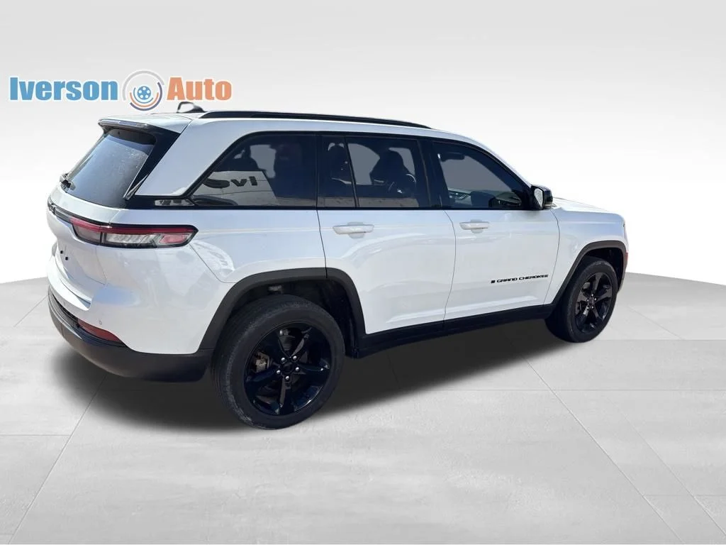 Used 2023 White Jeep Altitude X image 7