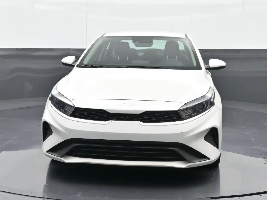 Used 2023 White Kia LXS image 6