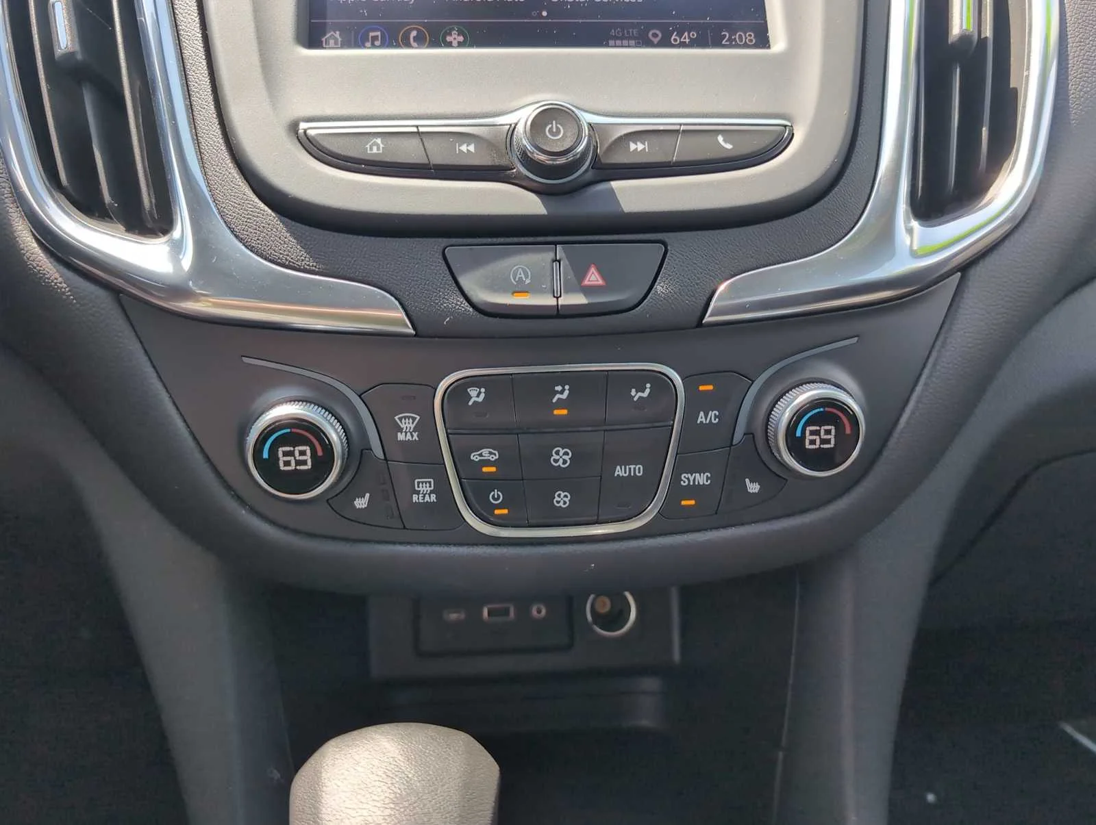 Used 2024 Summit White Chevrolet LT image 17