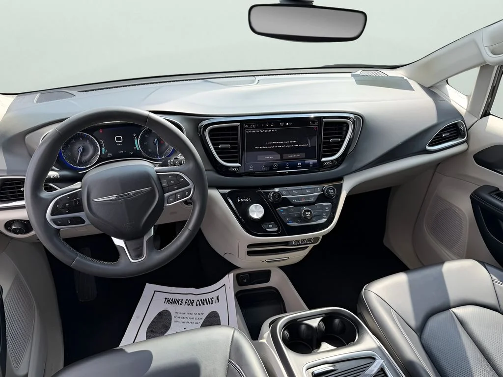 Used 2023 Brilliant Black Crystal Pearlcoat Chrysler Touring L image 11