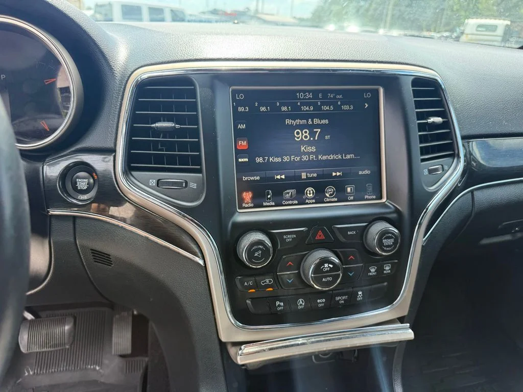 Used 2017 Green Jeep Limited image 12