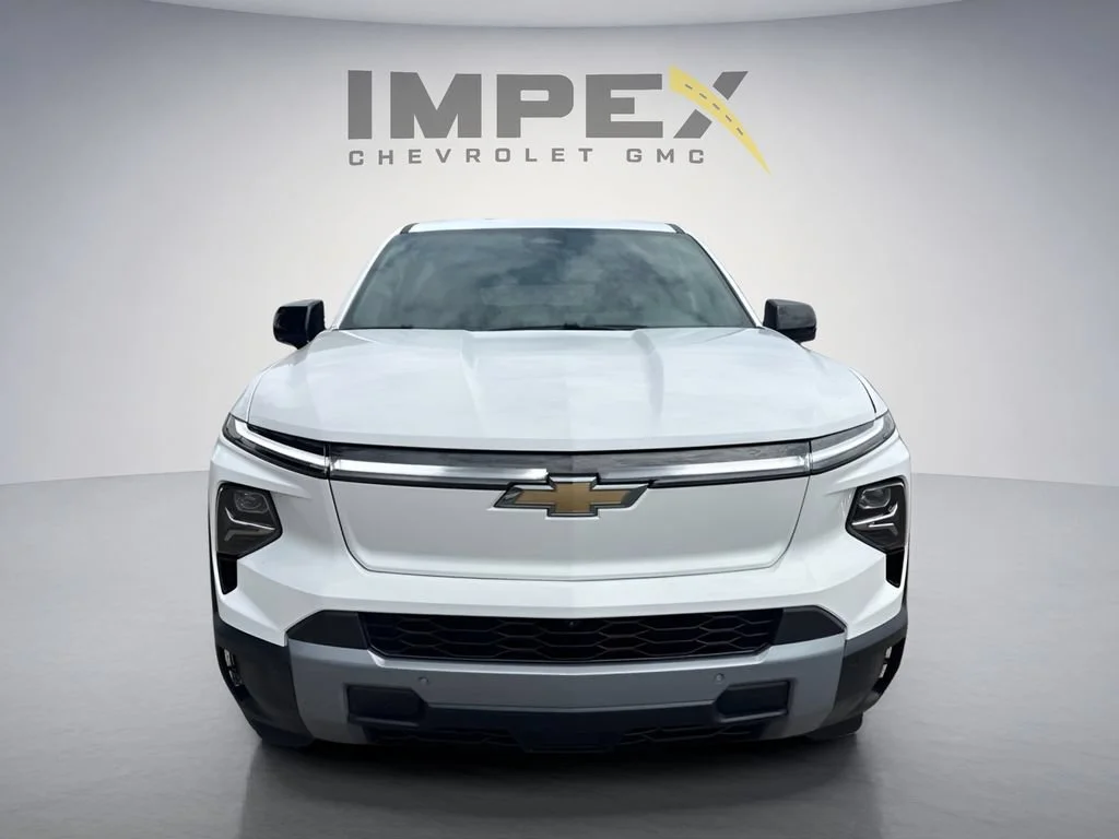 Used 2026 Summit White Chevrolet LT - Extended Range image 9