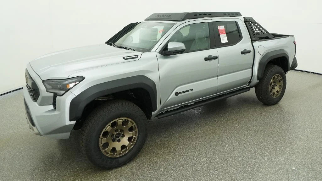 New 2026 Celestial Silver Metallic Toyota Trailhunter image 31