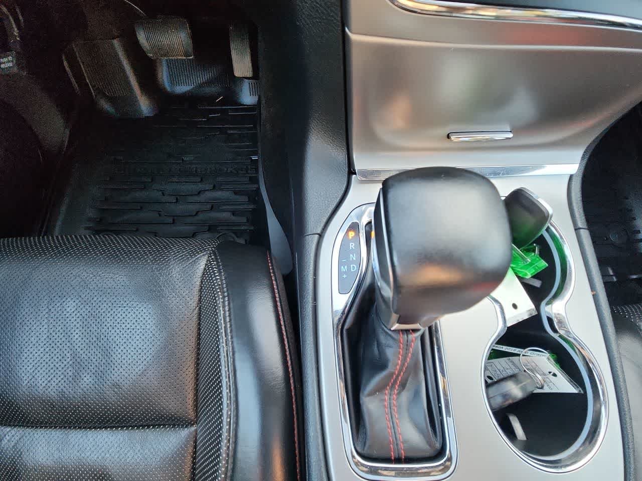 Used 2018 Bright White Clearcoat Jeep Trailhawk image 21