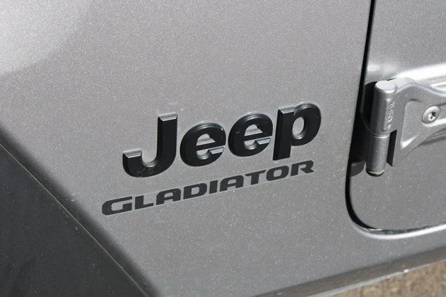 Used 2020 Silver Jeep Sport image 10