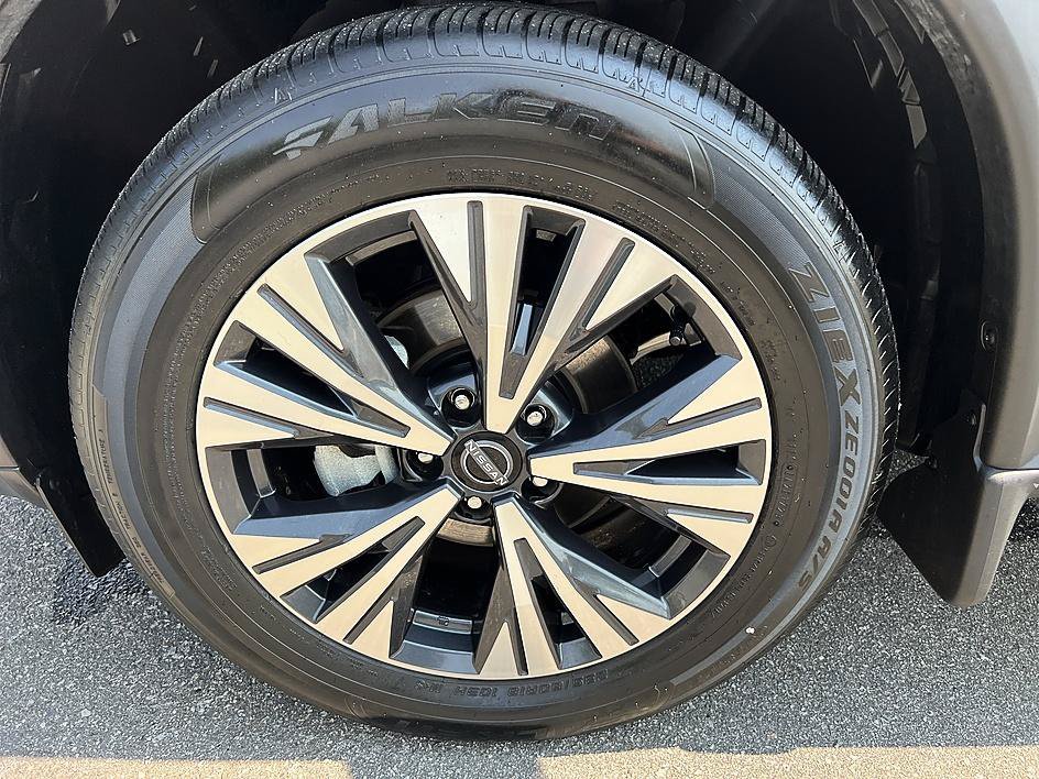 Certified Used 2023 Gun Metallic Nissan SV image 9
