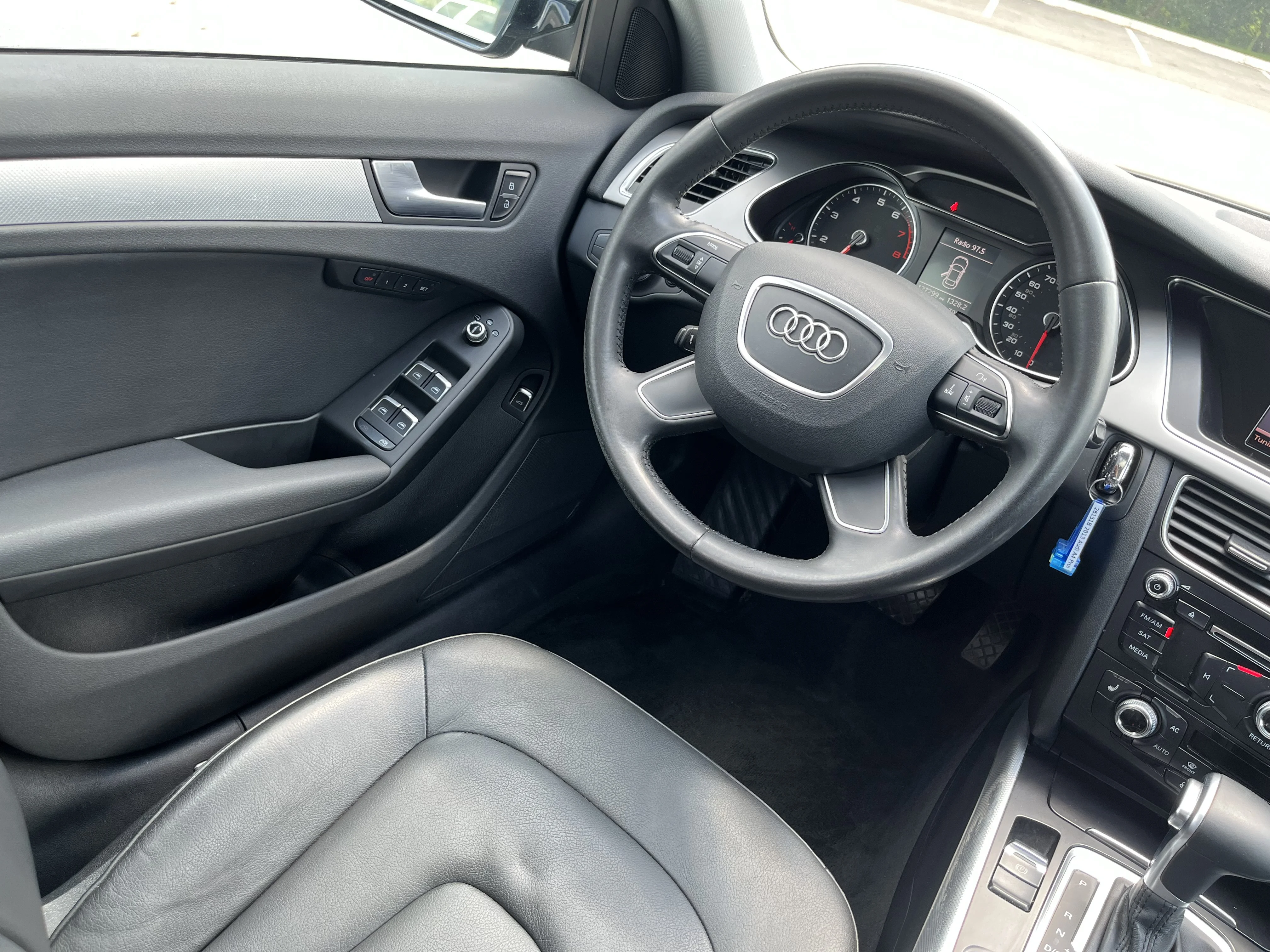 Used 2013 Moonlight Blue Pearl Audi Premium Plus image 9
