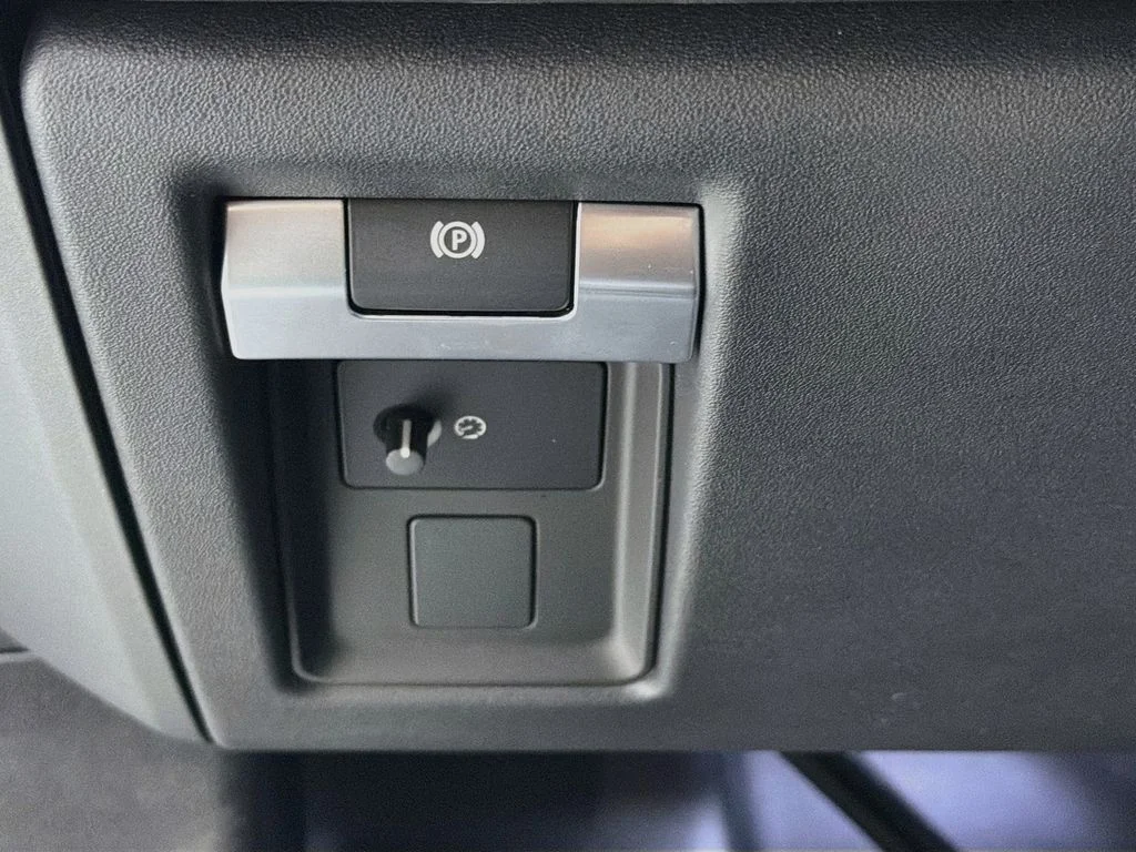New 2026 Borasco Grey Land Rover X-Dynamic SE image 10