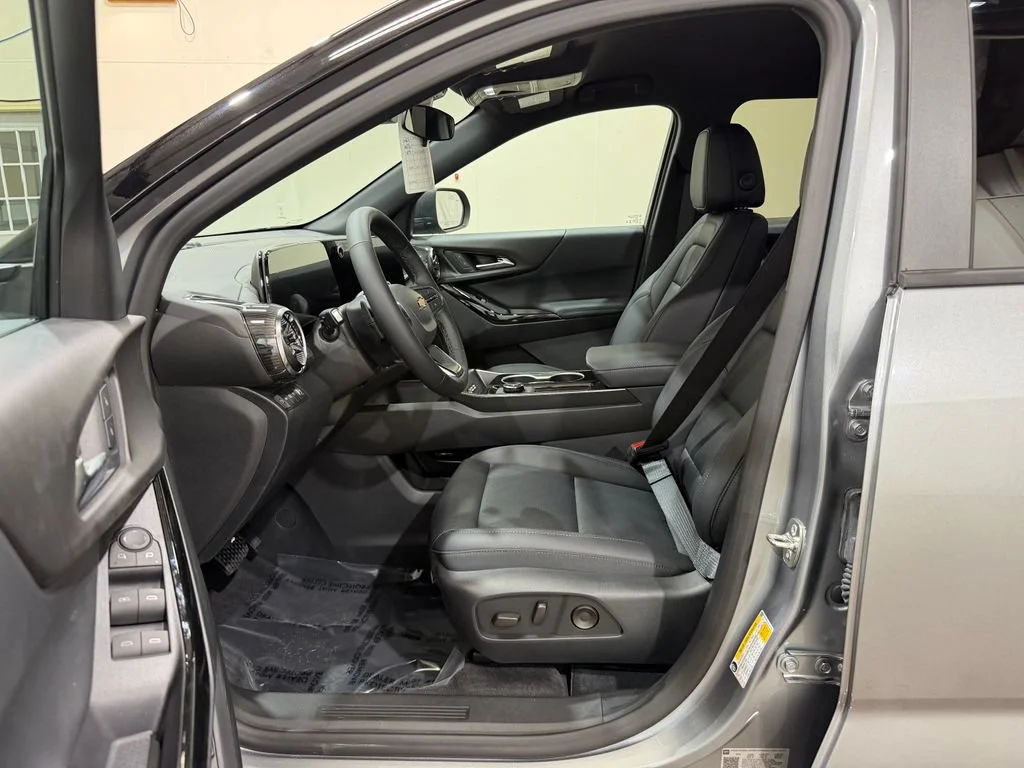 2027 Chevrolet Equinox LT - Photo 22