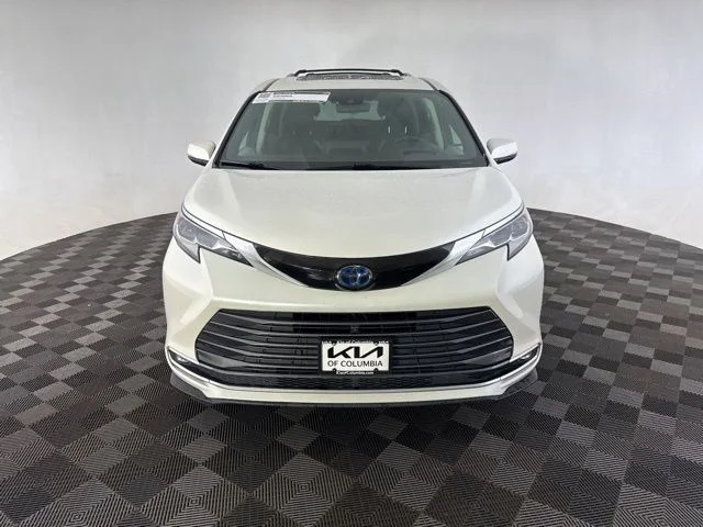 Used 2021 White Toyota Platinum image 3