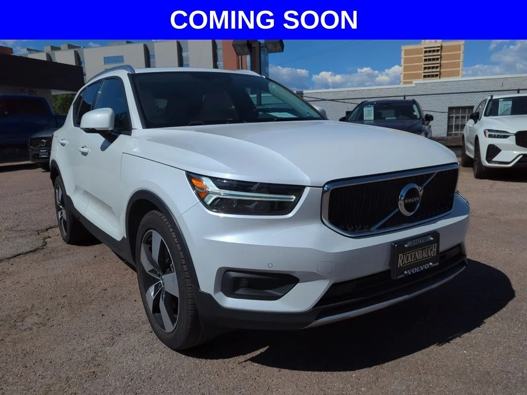 Used 2021 White Volvo Momentum image 1