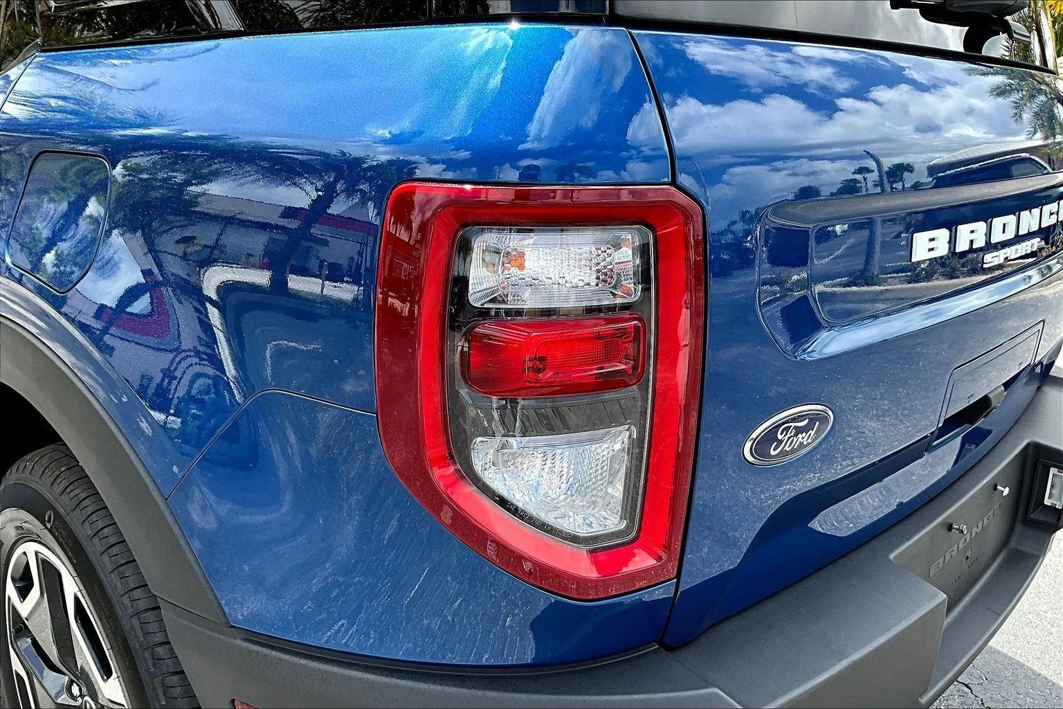 Used 2024 Atlas Blue Metallic Ford Outer Banks image 23