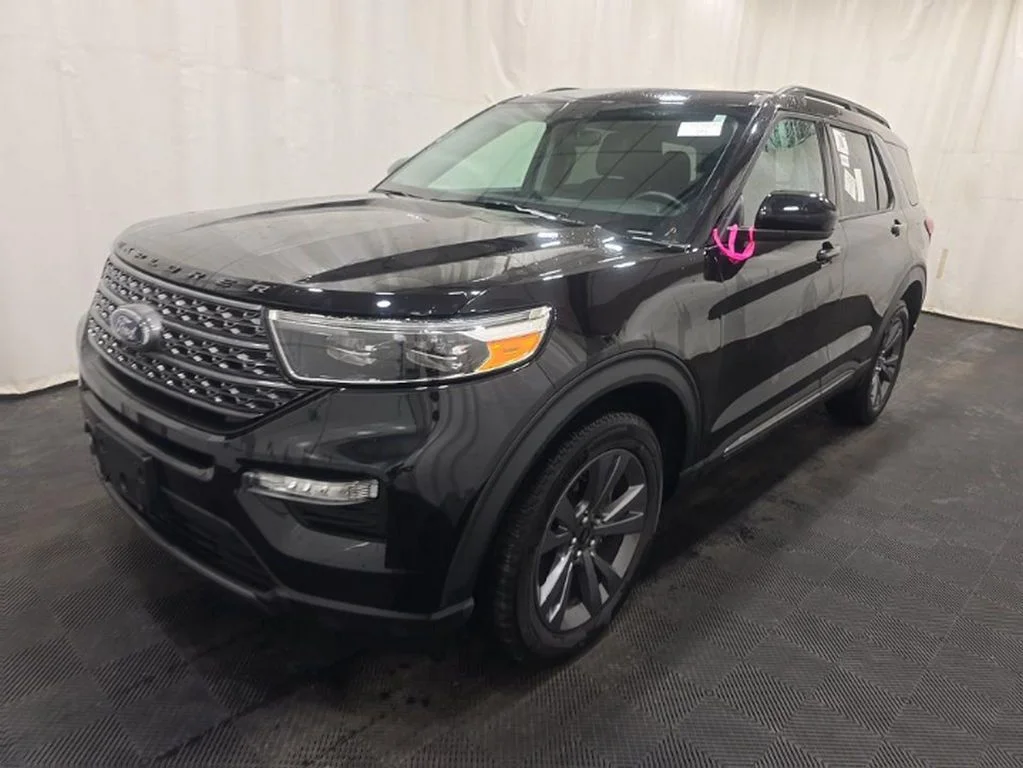Used 2024 Black Ford XLT image 2