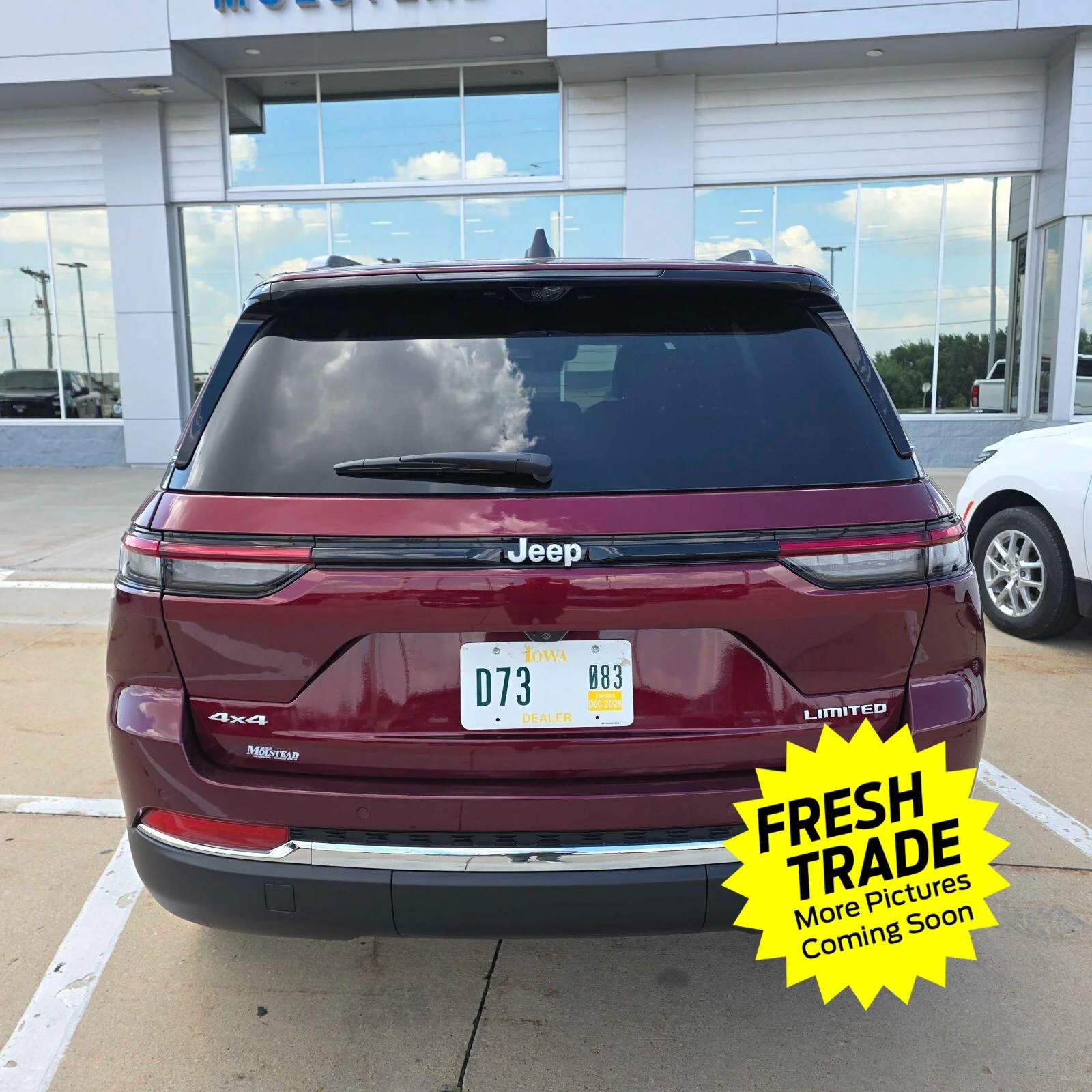 Used 2024 Velvet Red Pearlcoat Jeep Limited image 4