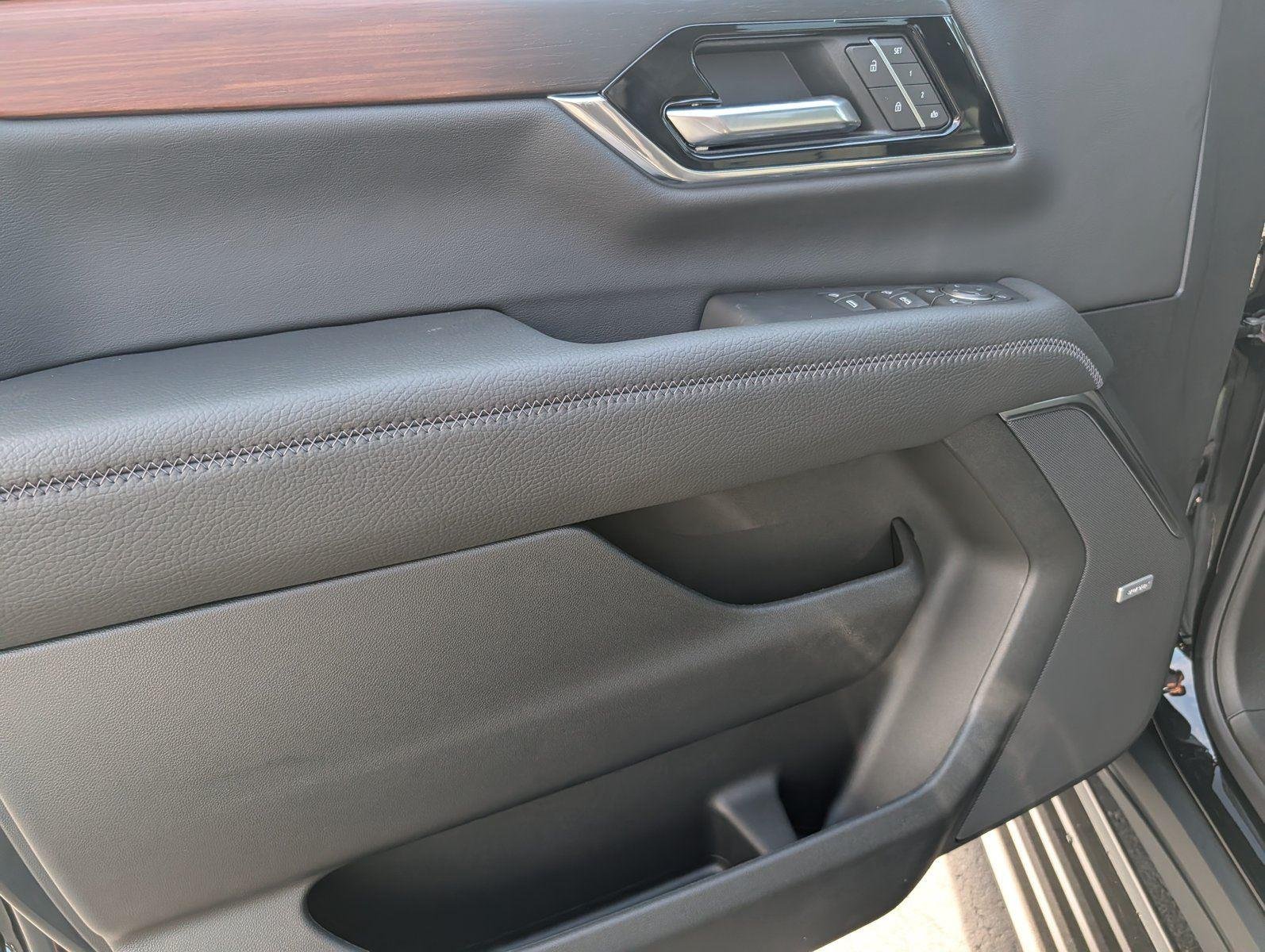 2026 GMC Yukon XL Denali - Photo 12