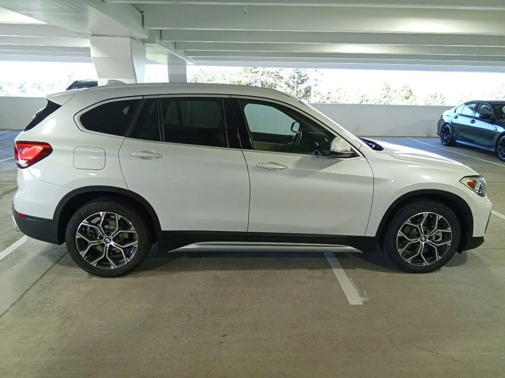 Used 2021 Mineral White Metallic BMW xDrive28i image 4