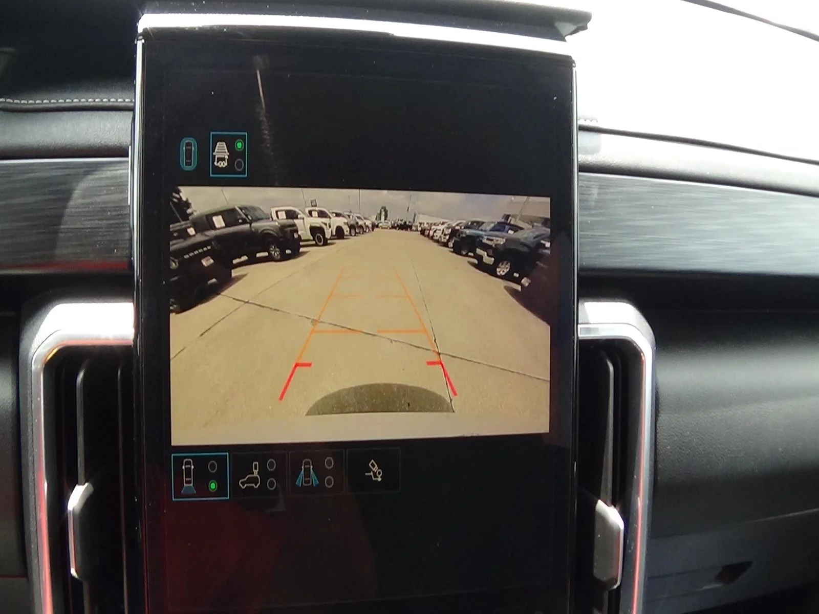 Used 2025 Summit White (gaz) GMC Elevation image 26