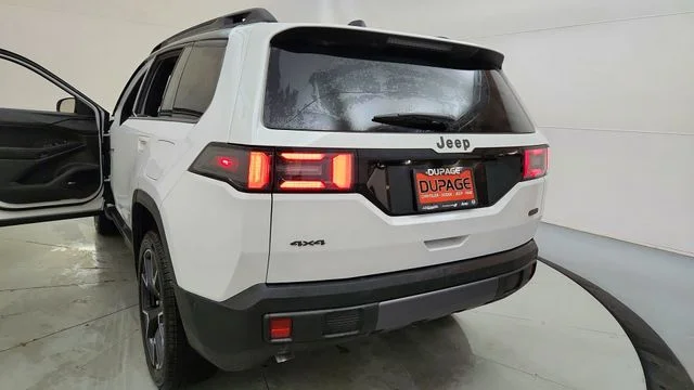 New 2026 Bright White Clear-Coat Exterior Paint Jeep Overland image 17