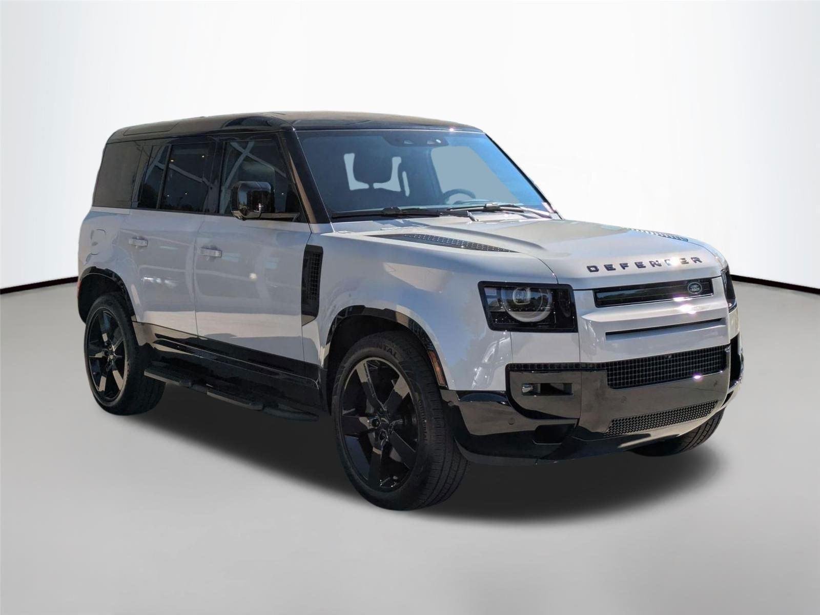 Used 2026 Borasco Grey Metallic Land Rover X-Dynamic SE image 3