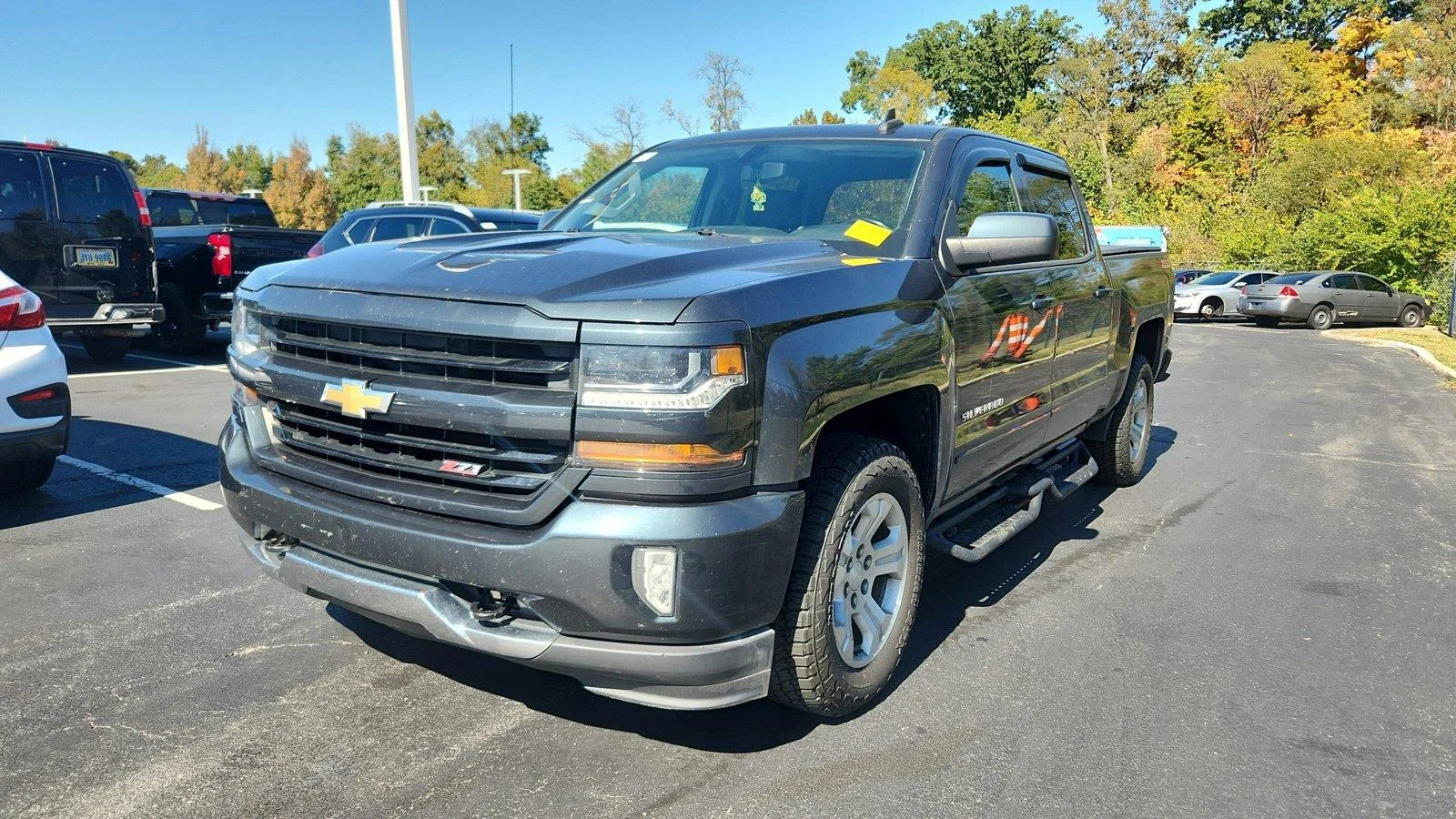 Used 2017 GRAPHITE METALLIC Chevrolet LT image 6