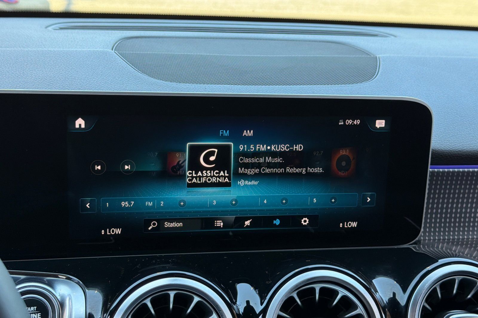 Used 2021 Gray Mercedes-Benz GLB 250 image 35