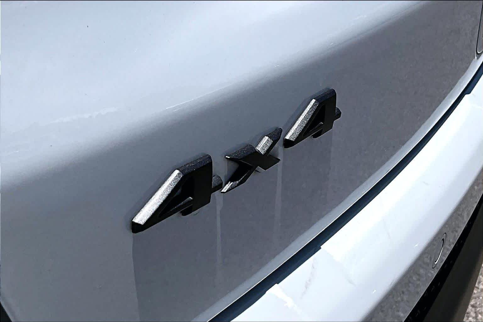 Used 2024 Bright White Clearcoat Jeep Trailhawk image 29