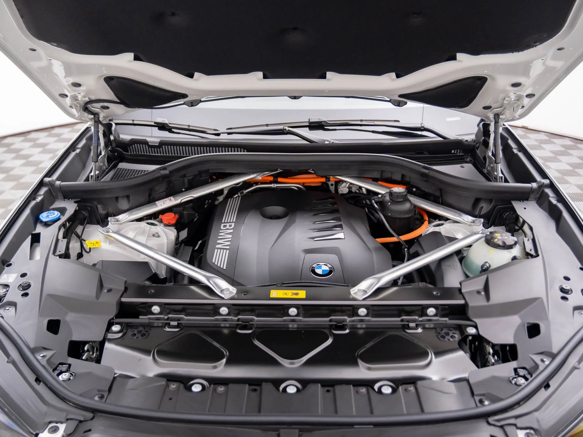 New 2026 White BMW xDrive50e image 32
