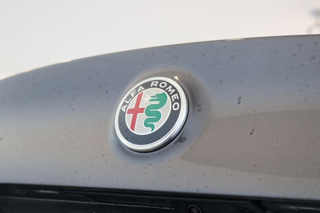 2025 Alfa Romeo Giulia Base - Photo 24