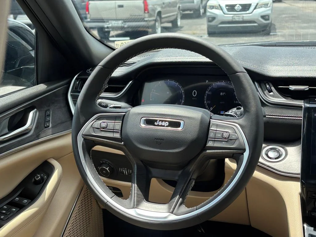 Used 2025 Gray Jeep Limited image 32