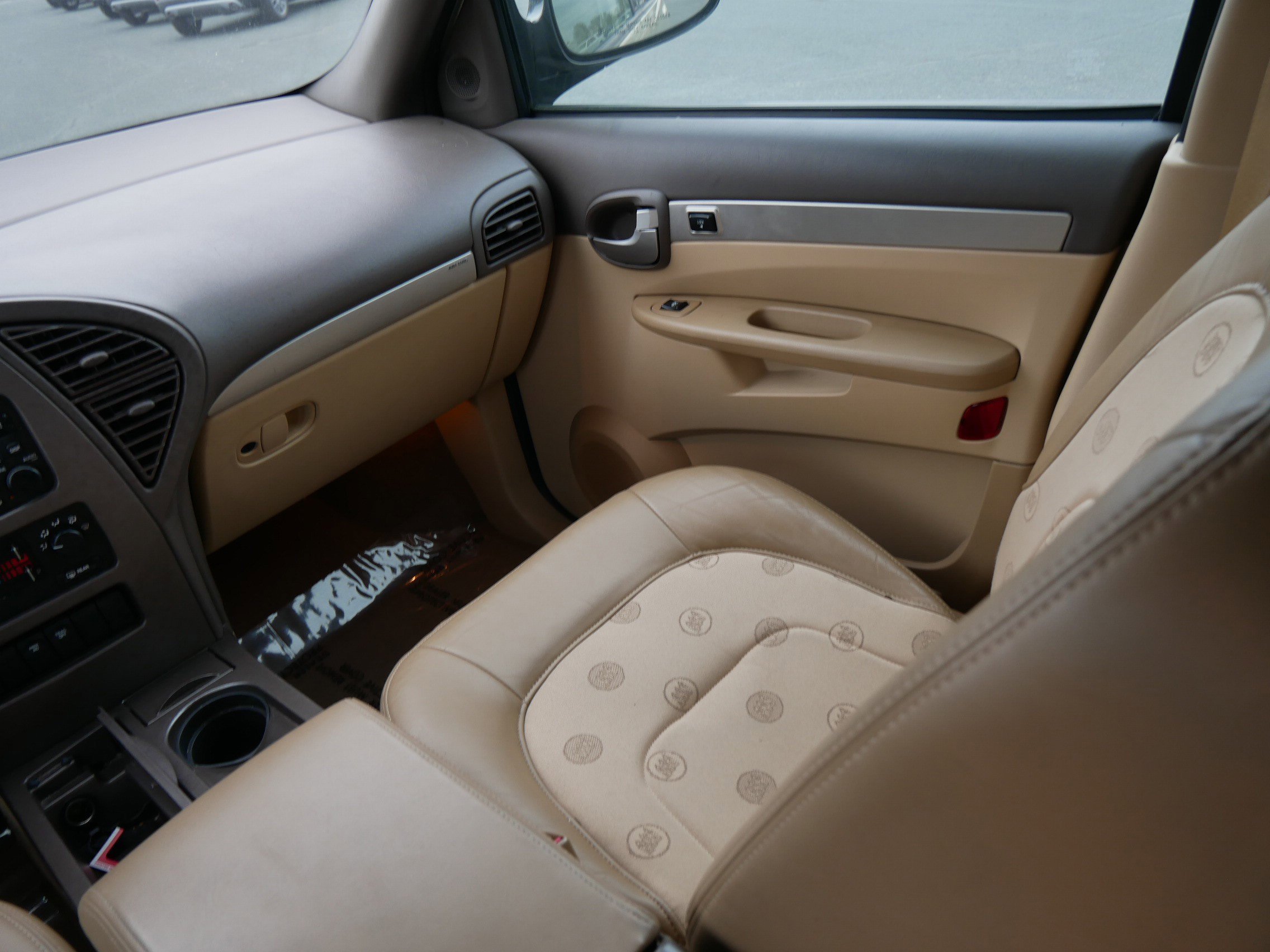 Used 2003 Silverleaf Metallic Buick CX image 17