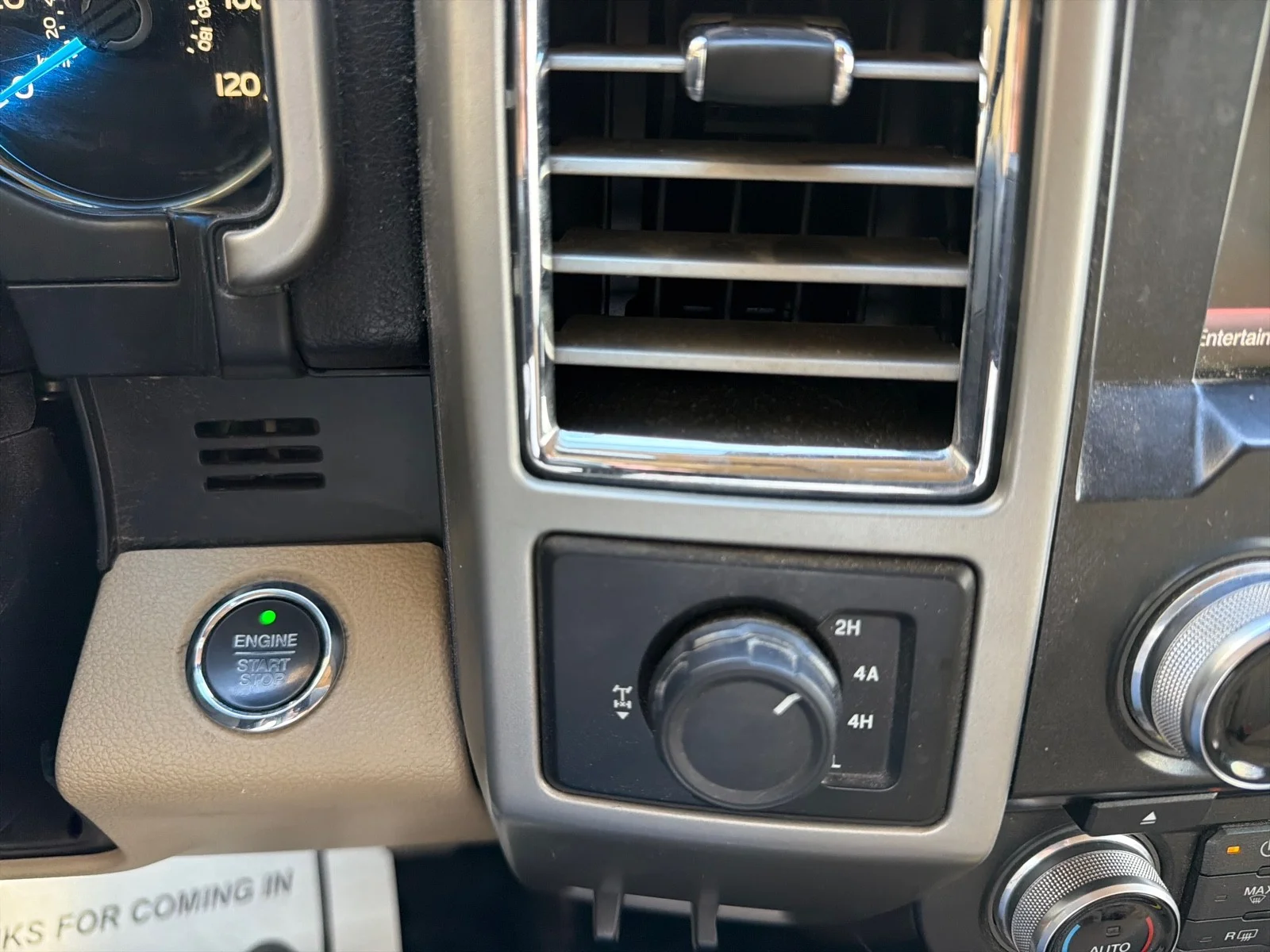 Used 2015 White Platinum Metallic Tri-Coat Ford Lariat image 27