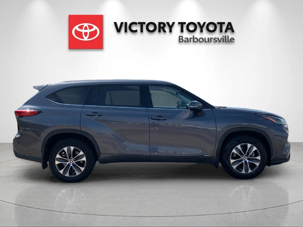 Used 2022 Gray Toyota XLE image 6