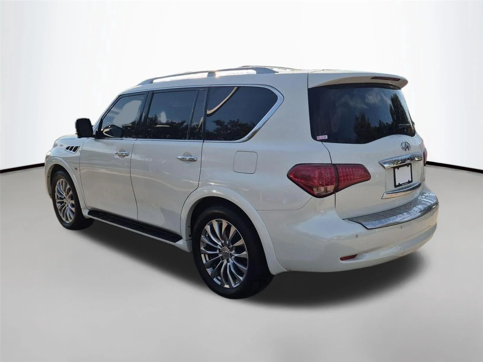 Used 2017 Majestic White INFINITI  image 3